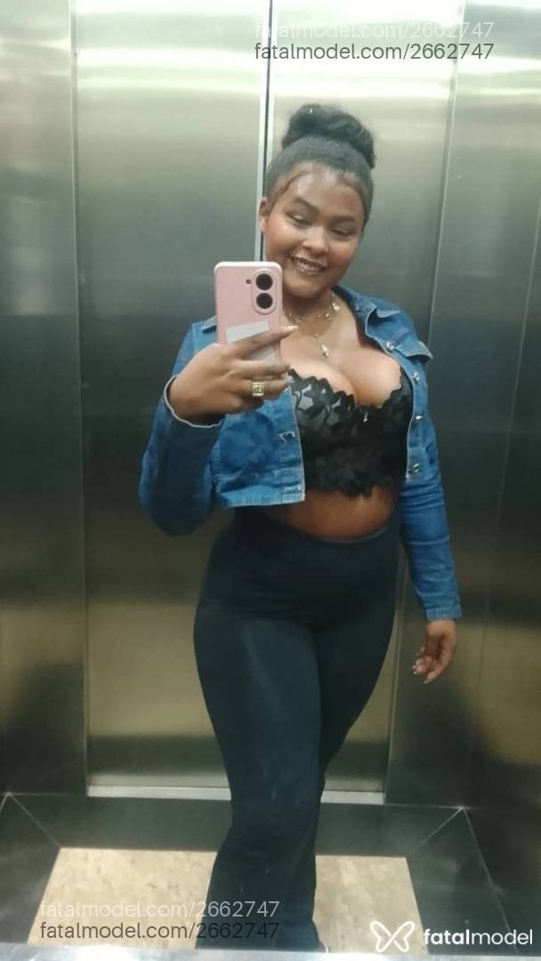 Acompanhante mulher morena (o) de olhos pretos - Julia