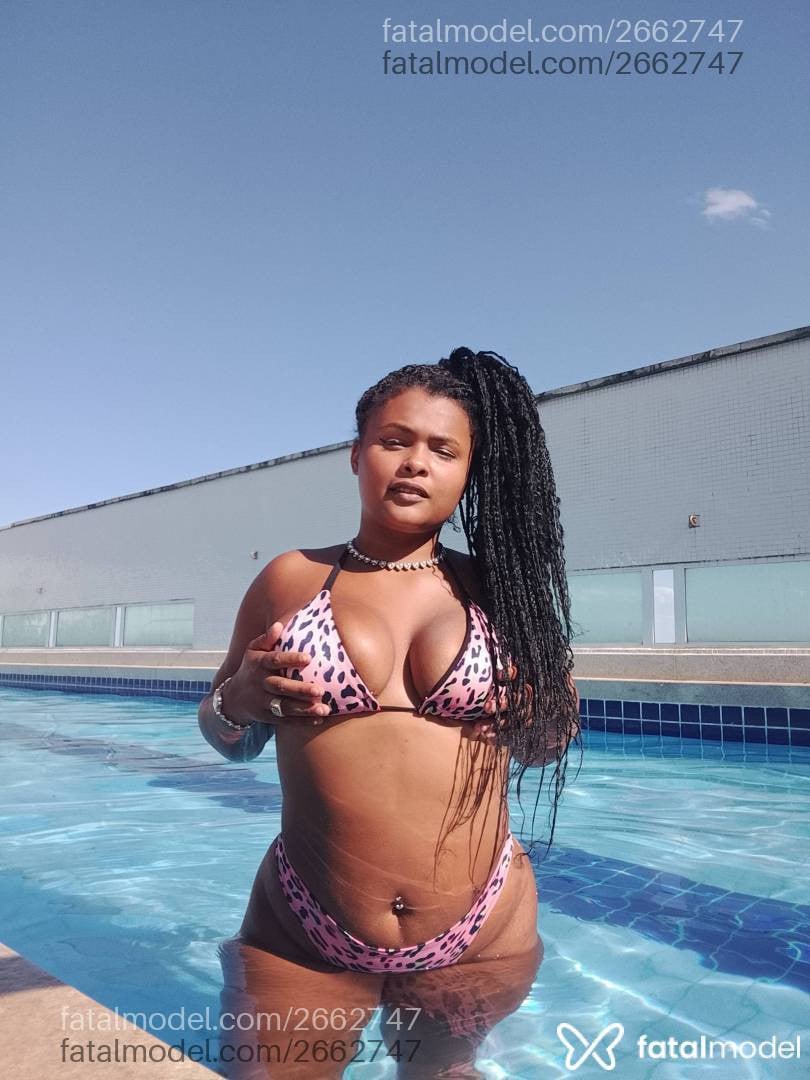 Acompanhante mulher morena (o) de olhos pretos - Julia