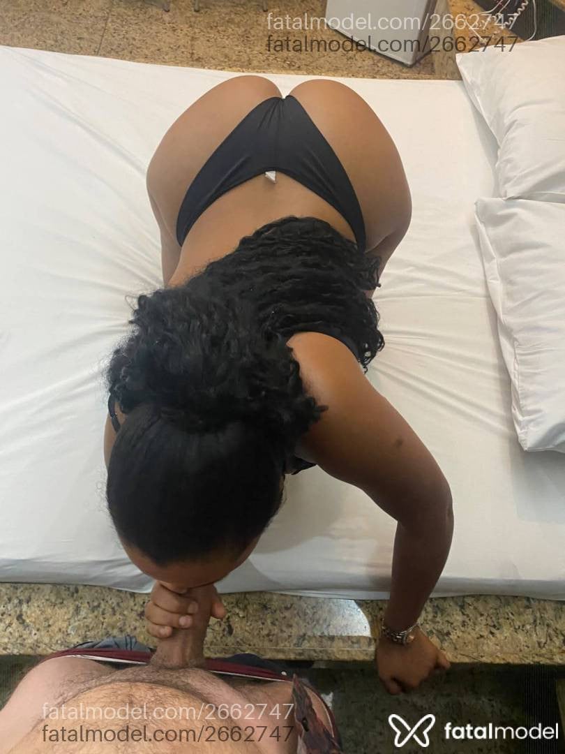 Acompanhante mulher morena (o) de olhos pretos - Julia