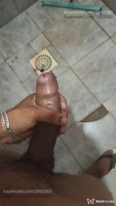 Acompanhante homem com cabelo grisalho de olhos pretos em Aparecida de Goiânia - Menozi