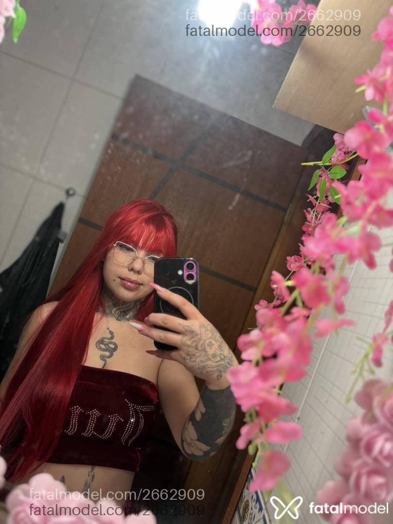 Acompanhante mulher ruiva (o) de olhos mel - Larissa Freitasz
