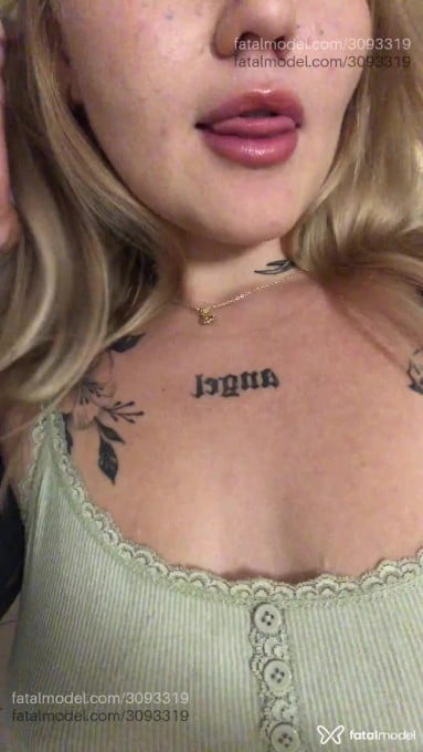 Acompanhante mulher loira (o) de olhos verdes - Evelyn