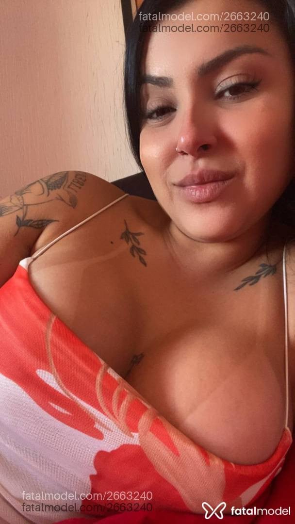 Acompanhante mulher morena (o) de olhos castanhos - Lara