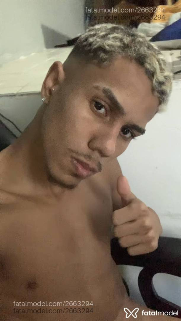 Acompanhante homem com cabelo castanho de olhos pretos em Virtual - Jhoon