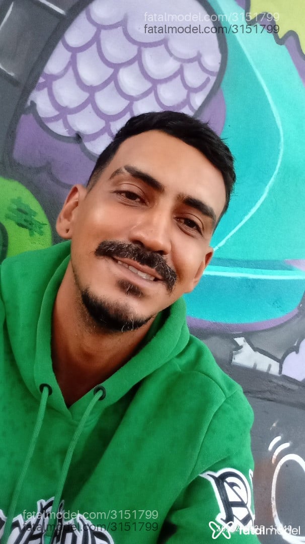 Acompanhante homem morena (o) de olhos castanhos - Lucas