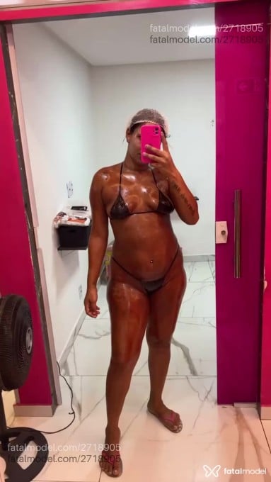 Acompanhante mulher morena (o) de olhos pretos em Vitória - Morena