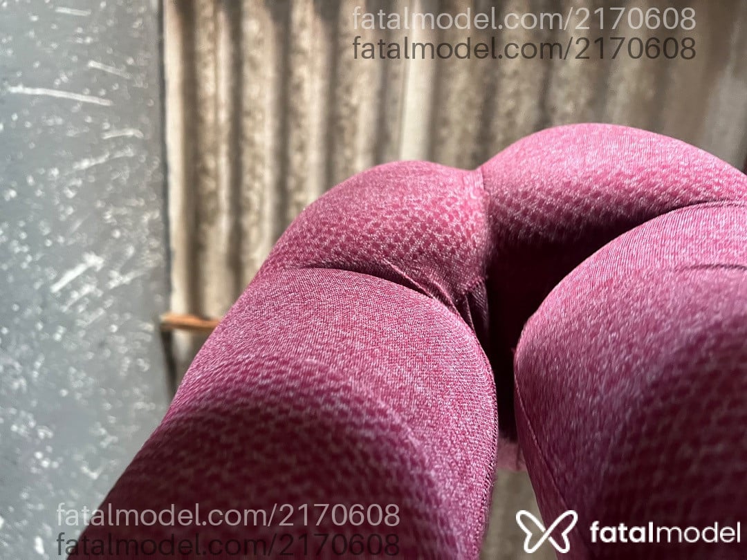 Acompanhante mulher com cabelo colorido de olhos pretos - Missdoll