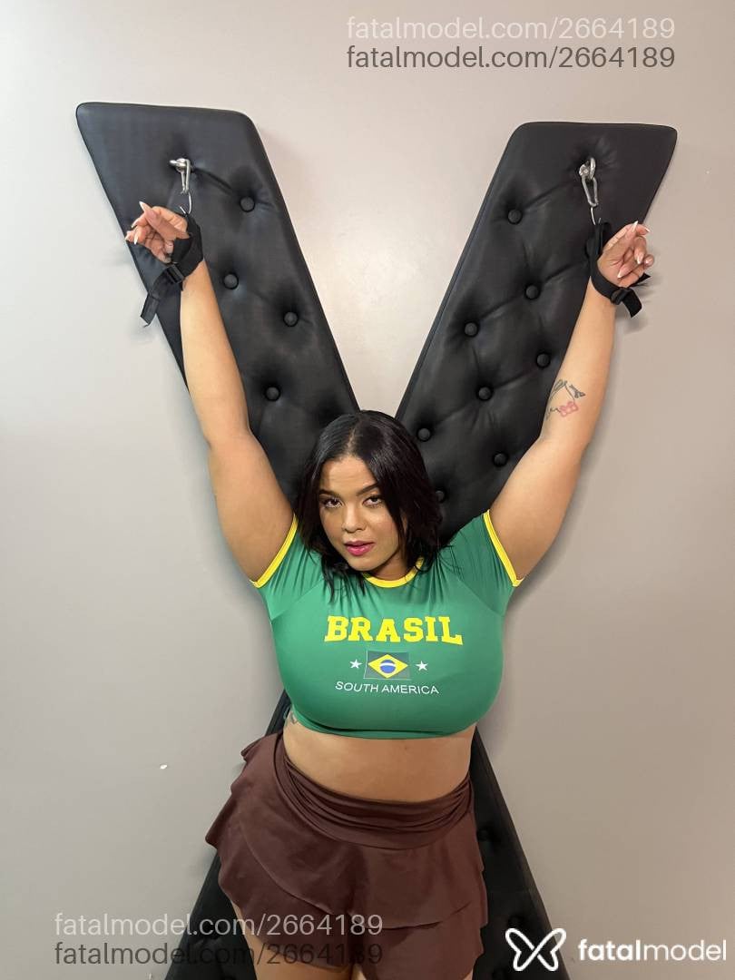 Acompanhante mulher morena (o) de olhos castanhos - Yasmim Acompanhante mulher morena (o) de olhos castanhos - Yasmim