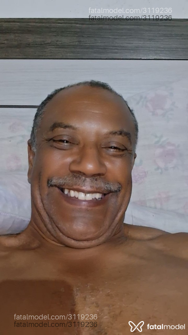 Acompanhante homem morena (o) de olhos castanhos - Cacau Acompanhante homem morena (o) de olhos castanhos - Cacau