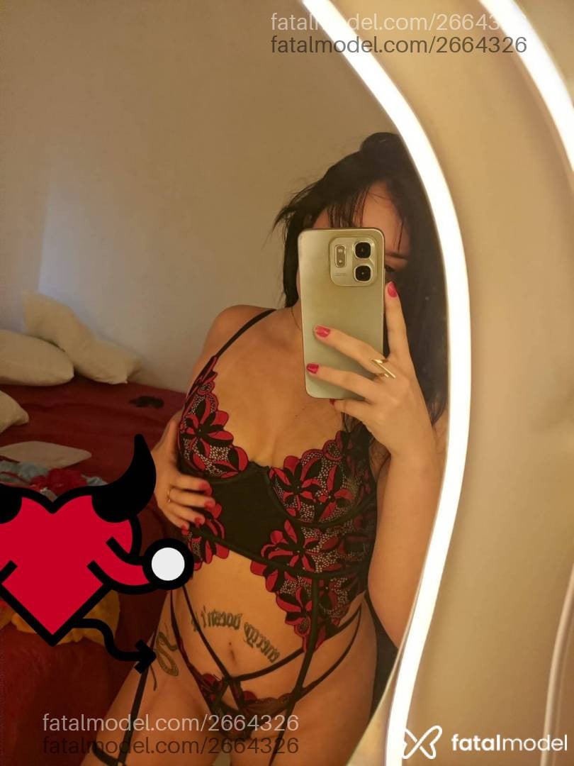 Acompanhante mulher morena (o) de olhos castanhos - Maria