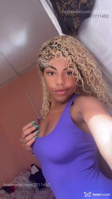 Acompanhante mulher loira (o) de olhos castanhos em Extrema - Bia Lopes