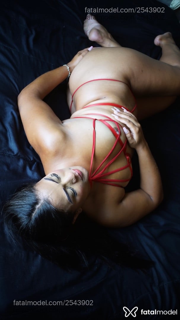 Acompanhante mulher morena (o) de olhos castanhos em Caieiras - Vic Matsui