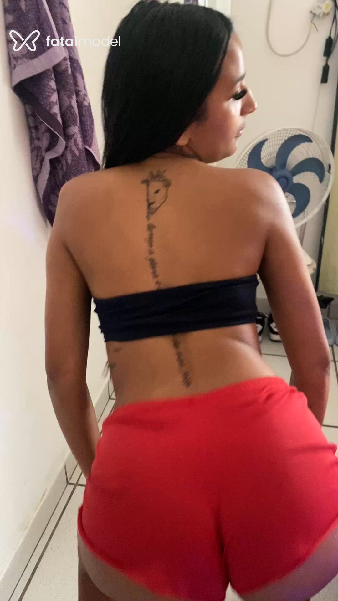Acompanhante mulher com cabelo castanho de olhos pretos - Emilly