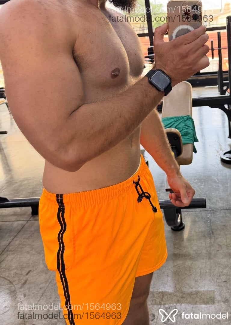 Acompanhante homem com cabelo castanho de olhos castanhos em Patos de Minas Acompanhante homem com cabelo castanho de olhos castanhos em Patos de Minas - Eduardo