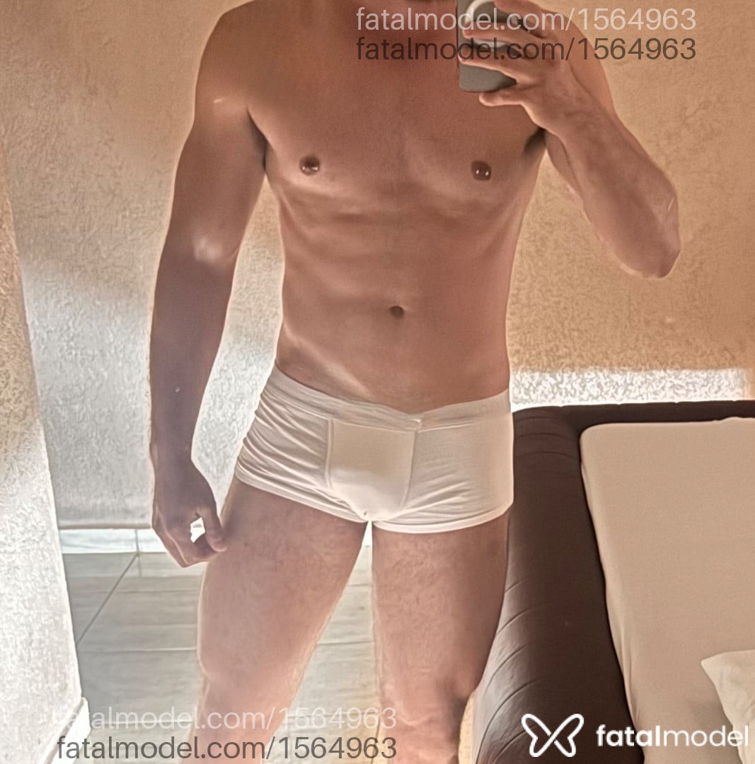 Acompanhante homem com cabelo castanho de olhos castanhos em Patos de Minas Acompanhante homem com cabelo castanho de olhos castanhos em Patos de Minas - Eduardo