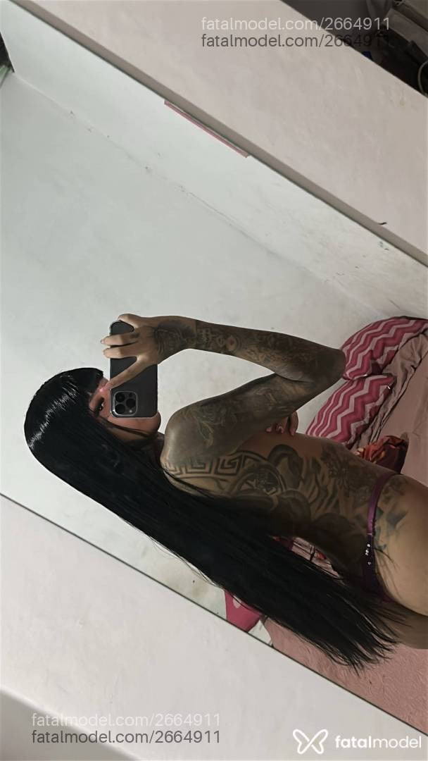 Acompanhante mulher morena (o) de olhos castanhos - Muniz