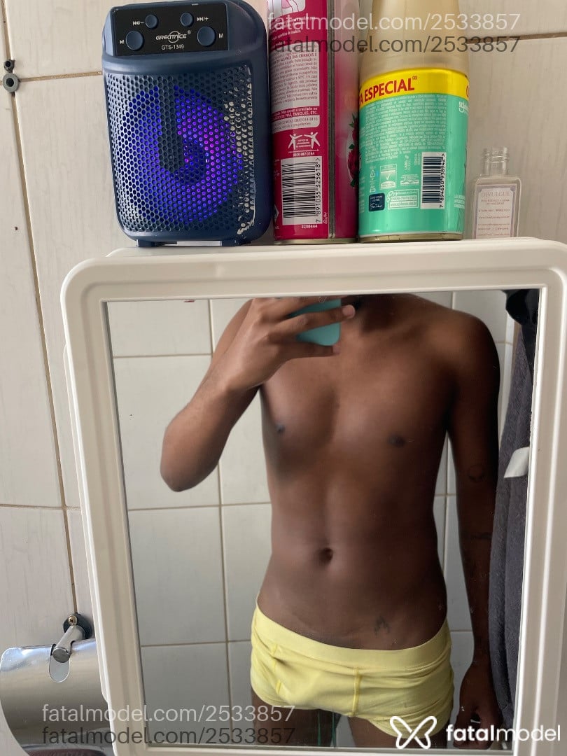 Acompanhante homem morena (o) de olhos pretos em Belo Horizonte - Vitor