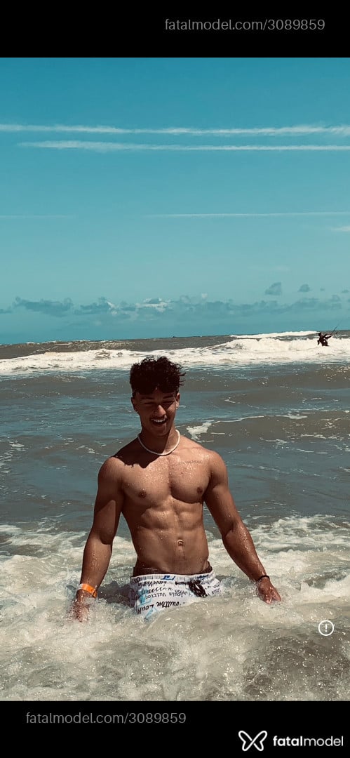 Acompanhante homem com cabelo castanho de olhos castanhos em São Paulo Acompanhante homem com cabelo castanho de olhos castanhos em São Paulo - Alexandre