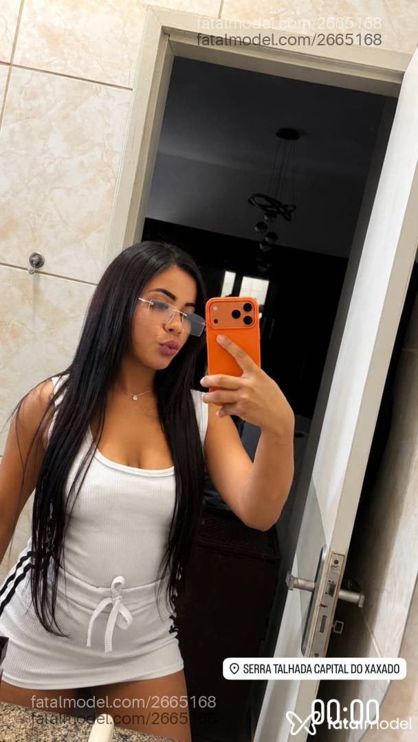 Acompanhante mulher com cabelo castanho de olhos verdes - Allice Almeida Acompanhante mulher com cabelo castanho de olhos verdes - Allice Almeida