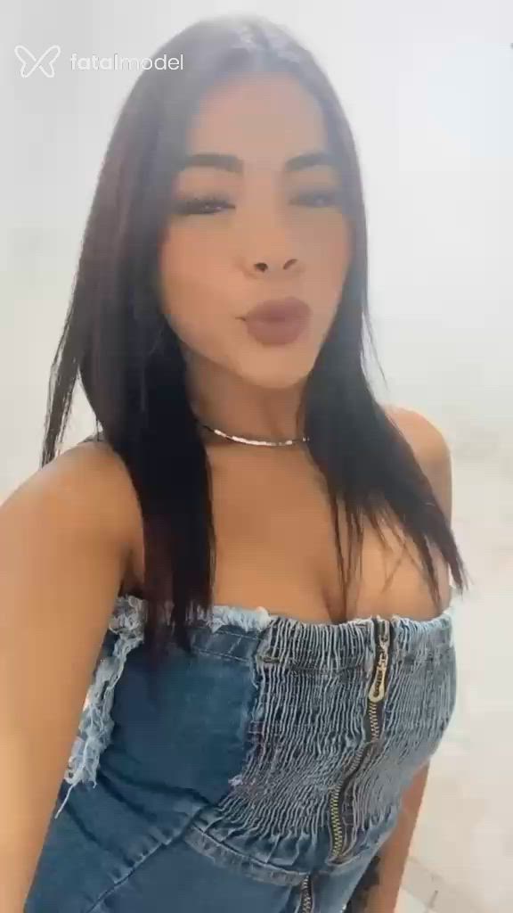 Acompanhante mulher com cabelo castanho de olhos verdes em Serra Talhada Acompanhante mulher com cabelo castanho de olhos verdes em Serra Talhada - Allice Almeida