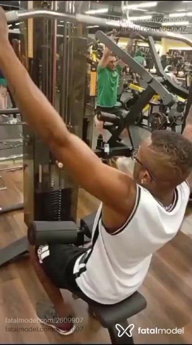 Acompanhante homem com cabelo castanho de olhos pretos em Araraquara - Thiago