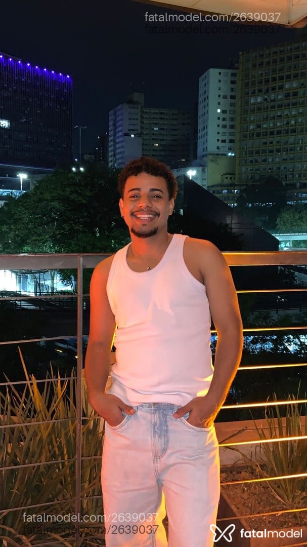 Acompanhante homem morena (o) de olhos pretos - Lorenzo