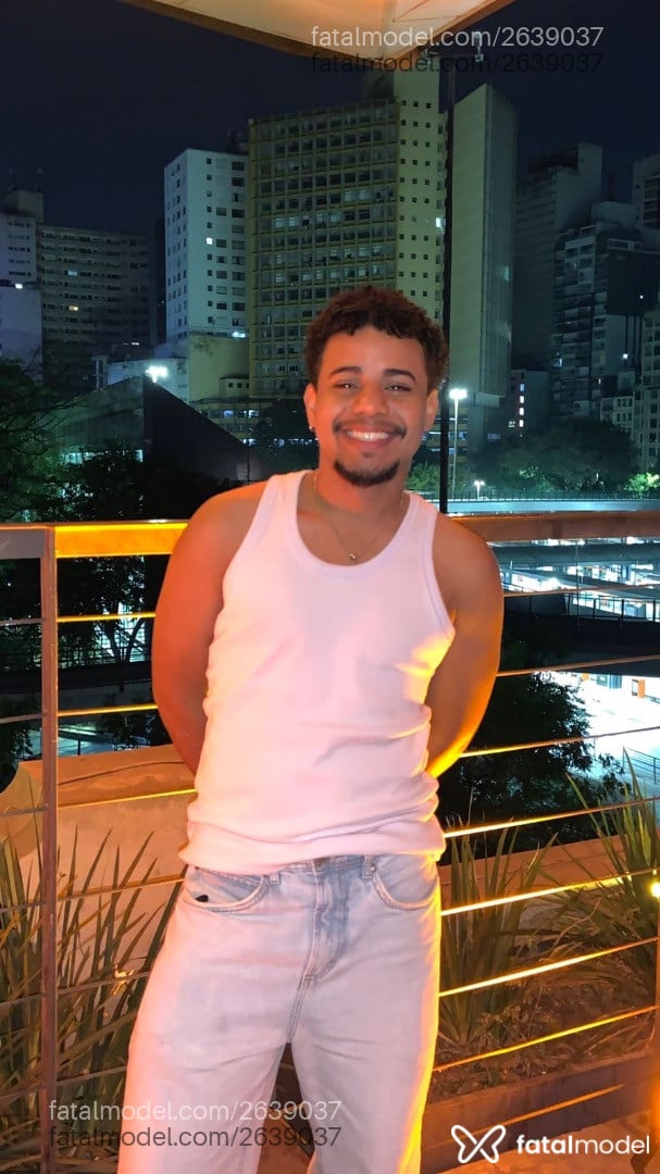 Acompanhante homem morena (o) de olhos pretos - Lorenzo