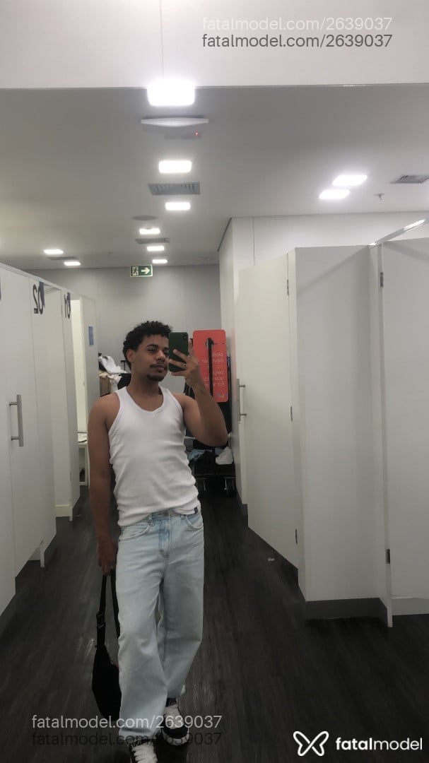 Acompanhante homem morena (o) de olhos pretos - Lorenzo