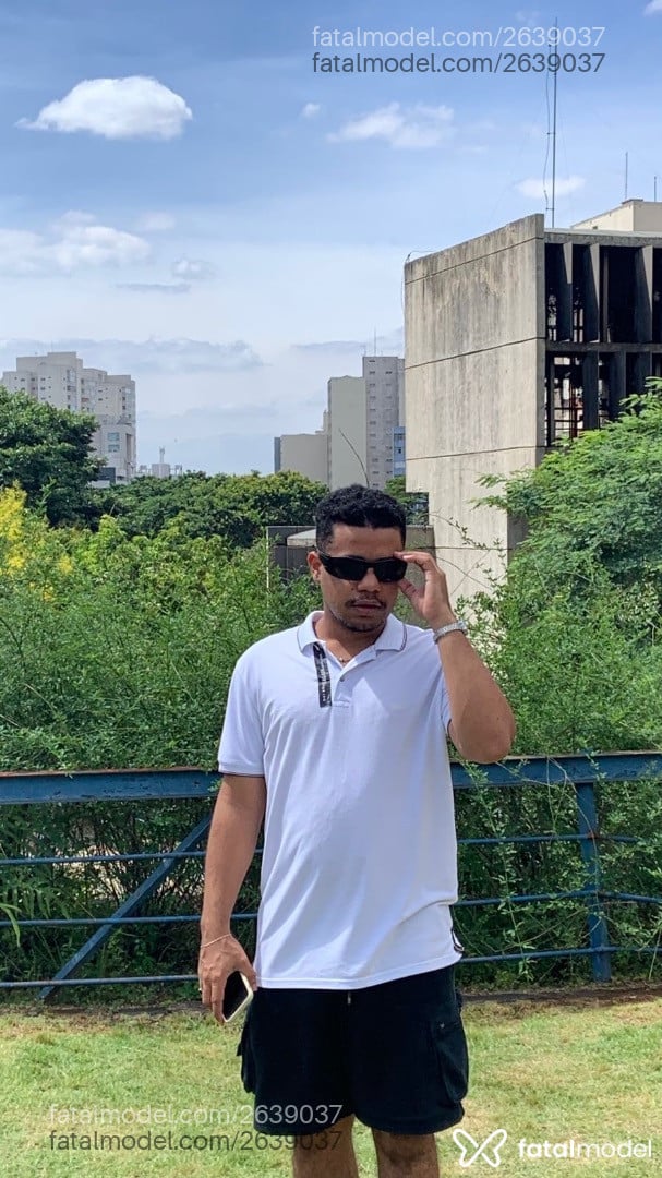 Acompanhante homem morena (o) de olhos pretos - Lorenzo