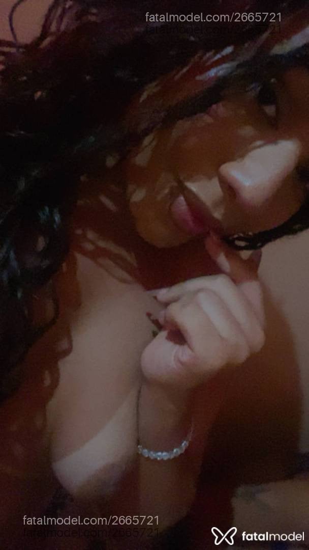 Acompanhante mulher trans morena (o) de olhos pretos - Paolinha