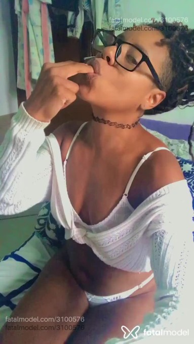 Acompanhante mulher com cabelo castanho de olhos castanhos em Virtual - Torybr