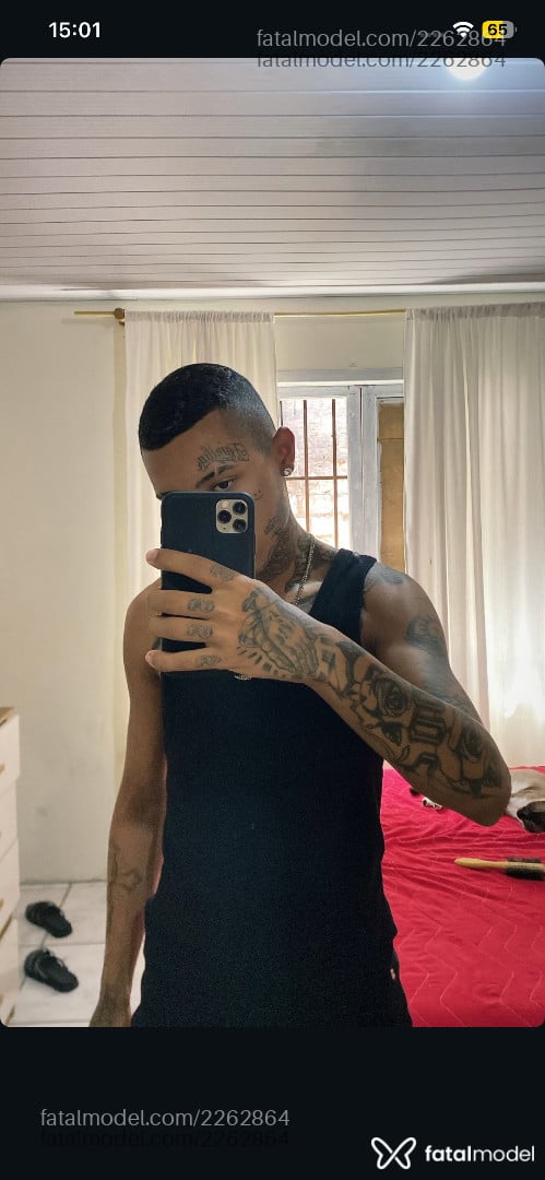 Acompanhante homem morena (o) de olhos castanhos em Joinville - Henrique