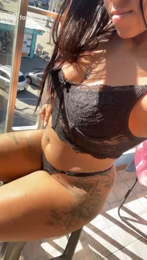 Acompanhante mulher morena (o) de olhos castanhos - Yasmim