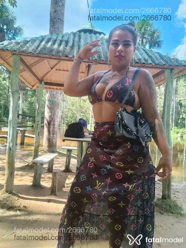 Acompanhante mulher loira (o) de olhos castanhos - Gabrielly