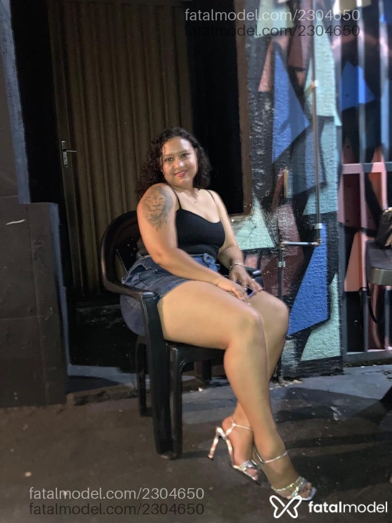 Acompanhante mulher com cabelo castanho de olhos castanhos em Virtual Acompanhante mulher com cabelo castanho de olhos castanhos em Virtual - Natasha Cardoso