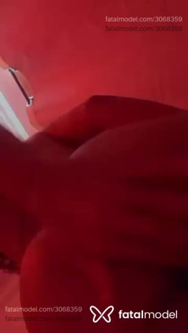 Acompanhante mulher trans loira (o) de olhos castanhos - Beatriz