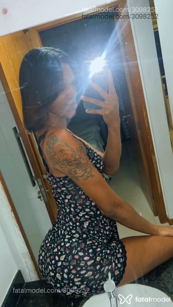 Acompanhante mulher trans com cabelo castanho de olhos castanhos em Rio de Janeiro - Maitê Phelippa