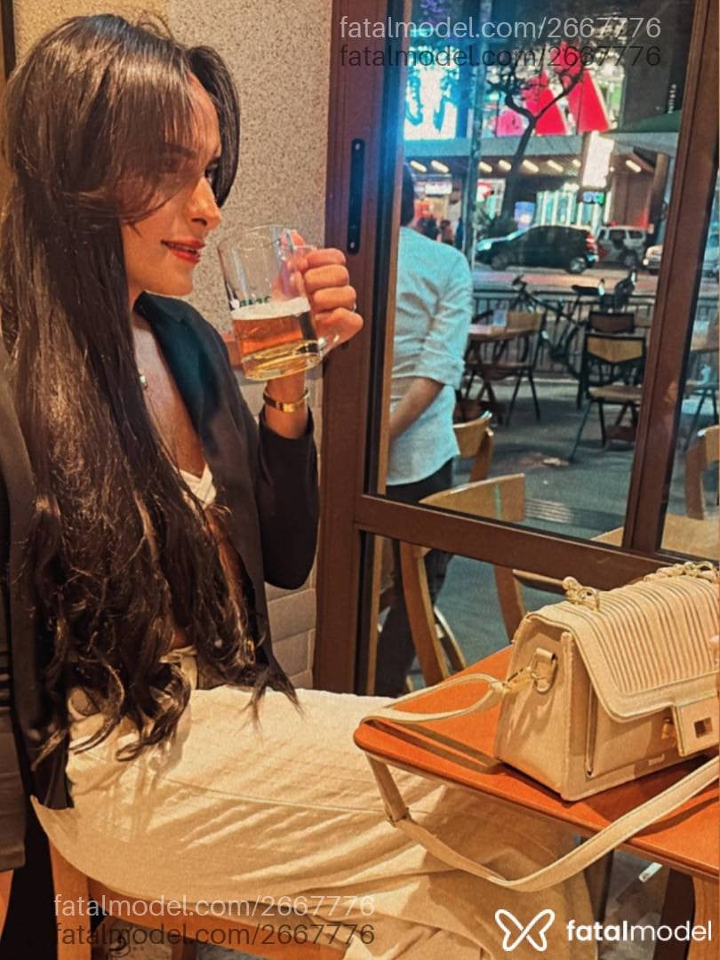 Acompanhante mulher trans com cabelo castanho de olhos castanhos em São Paulo - Bruna Moniê