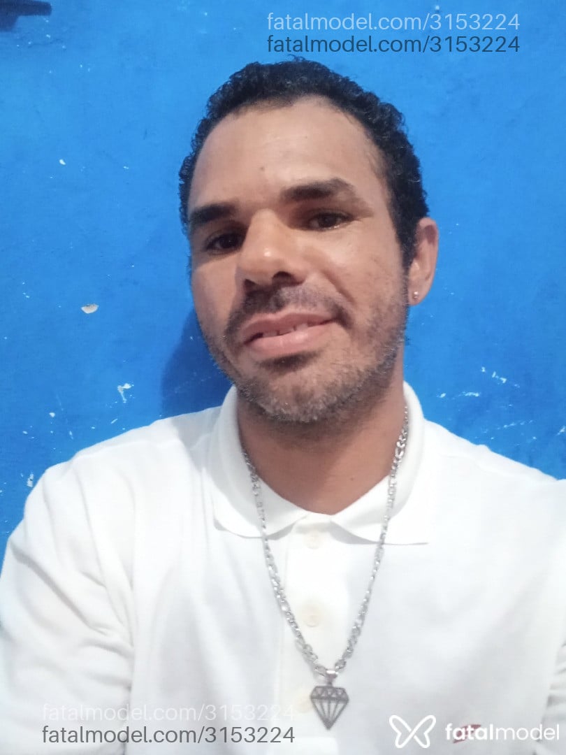 Acompanhante homem com cabelo castanho de olhos mel - Bernardo Acompanhante homem com cabelo castanho de olhos mel - Bernardo