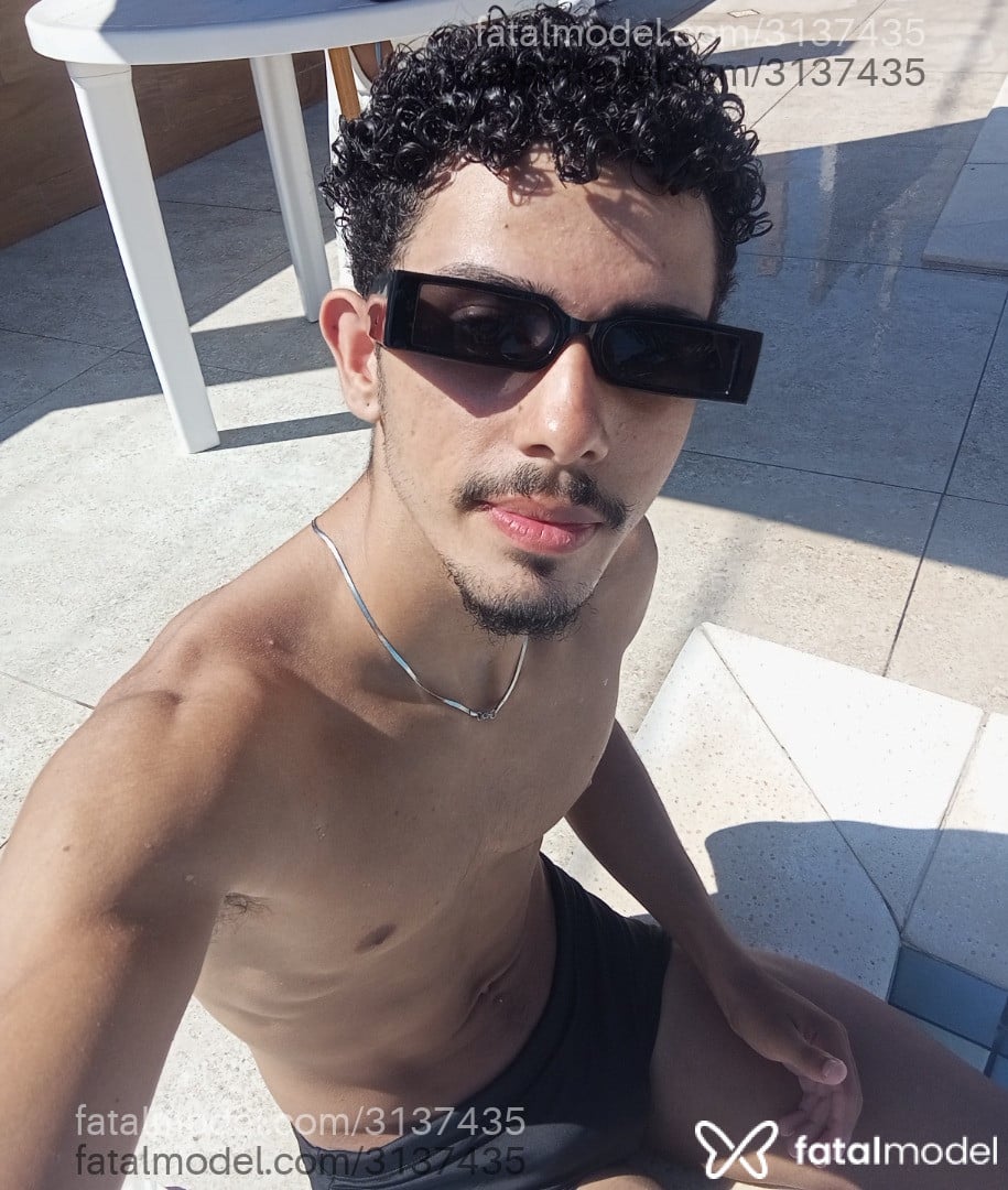Acompanhante homem morena (o) de olhos castanhos em Balneário Camboriú - Kayky