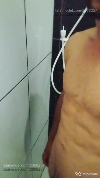 Acompanhante homem com cabelo castanho de olhos castanhos em Claraval - Jhone