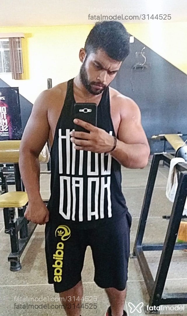 Acompanhante homem morena (o) de olhos castanhos em Porto Velho - Tuezinho