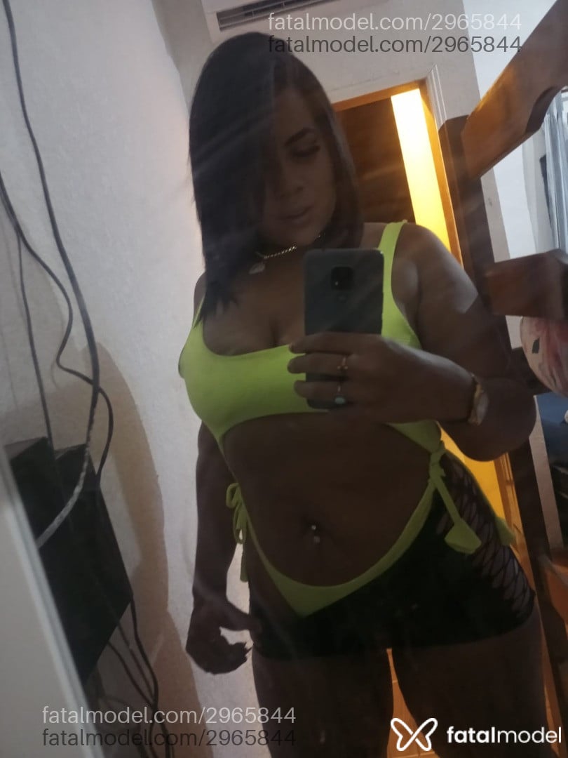 Acompanhante mulher morena (o) de olhos pretos em Caraguatatuba - Sasha Avellar
