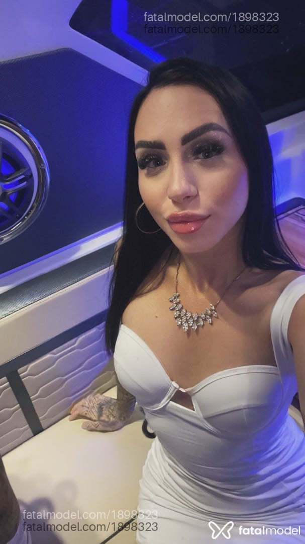 Acompanhante mulher morena (o) de olhos verdes em Curitiba Acompanhante mulher morena (o) de olhos verdes em Curitiba - Mirela Dibs