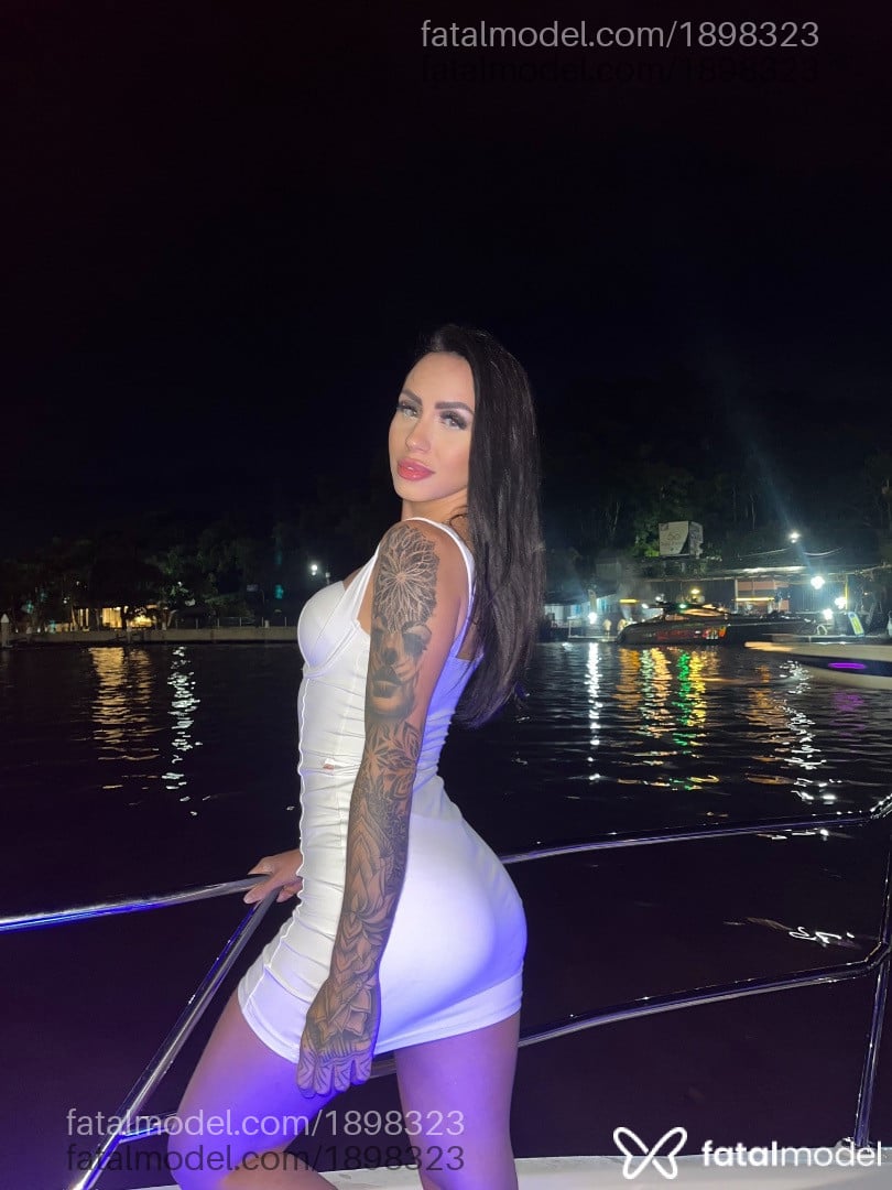 Acompanhante mulher morena (o) de olhos verdes em Curitiba Acompanhante mulher morena (o) de olhos verdes em Curitiba - Mirela Dibs