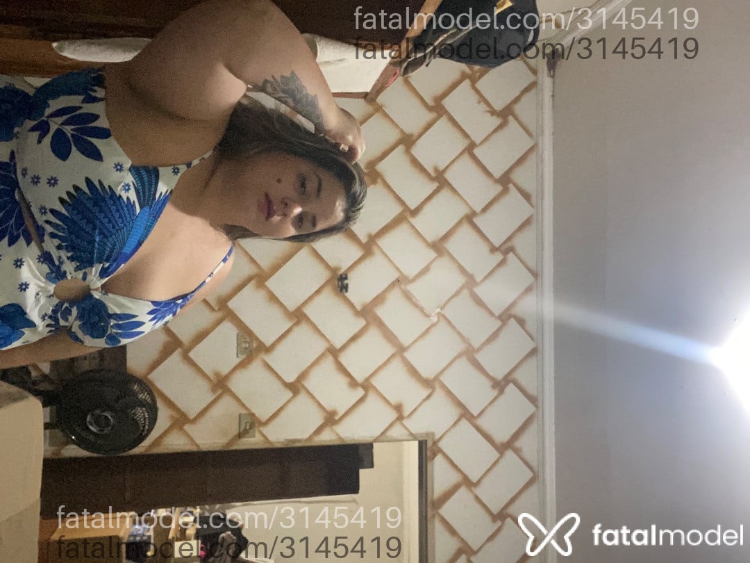 Acompanhante mulher loira (o) de olhos castanhos - Gabryla