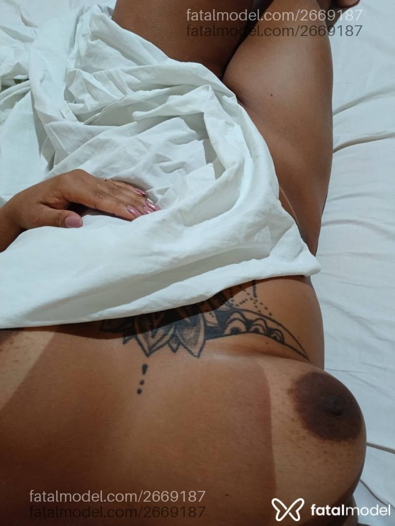 Acompanhante mulher morena (o) de olhos castanhos - Amora