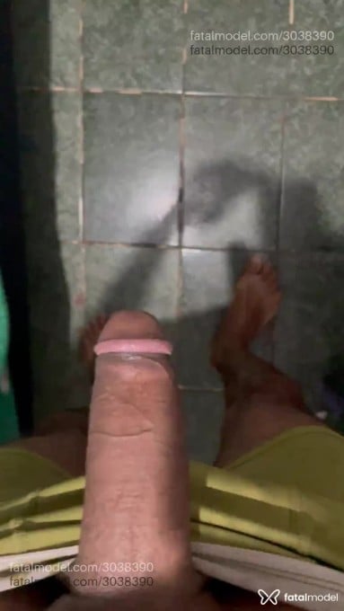 Acompanhante homem com cabelo castanho de olhos pretos - Cristiano