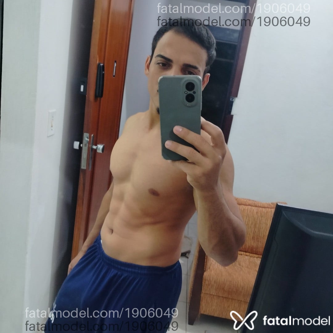 Acompanhante homem com cabelo castanho de olhos pretos em Goiânia - Pedrim