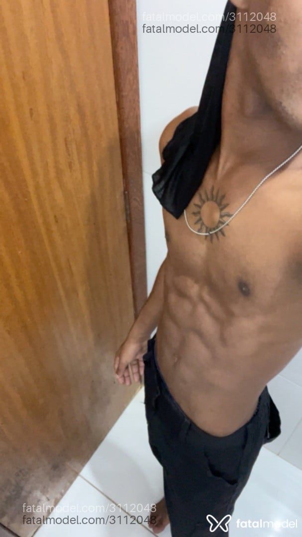 Acompanhante homem morena (o) de olhos castanhos em São José - Luidd